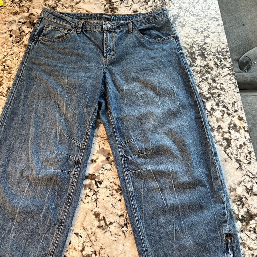 Wild Fable Low-rise Barrel Jeans